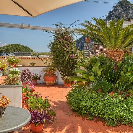 Acquaviva 31 Bed and Breakfast Κάπρι